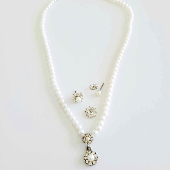 AVON Vintage Bridal Faux Pearl Floral Crystal Studded Necklace and Earrings Set - Picture 7 of 7